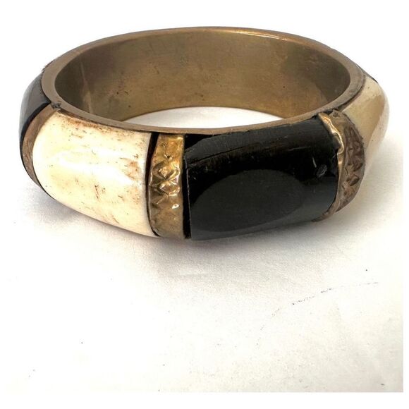 Bone black and brass bangle bracelet - Picture 2 of 8